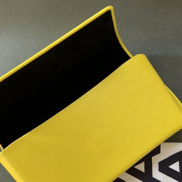 Marc Jacobs Vibrant Yellow Sunglasses Case with Geometric Cleaning cloth - Picture 4 of 11